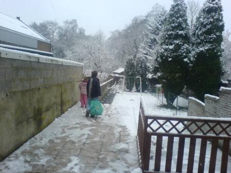 la chasse aux oeurfs dans la neige