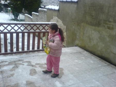 la chasse aux oeurfs dans la neige