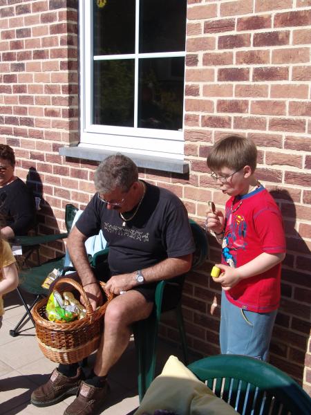 Quentin regarde si la recolte a �t� bonne