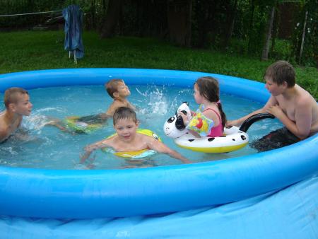 les enfants s'amuse bien chez tonton daniel