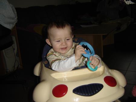 il est bien chez sa tata