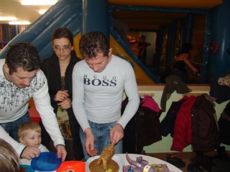 claude fait semblant d'aider mdrrr