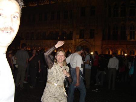 vas y carine met le feu