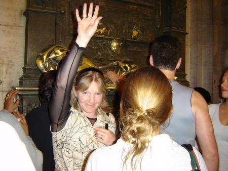 sur la statue qu'il faut mettre la main hihi