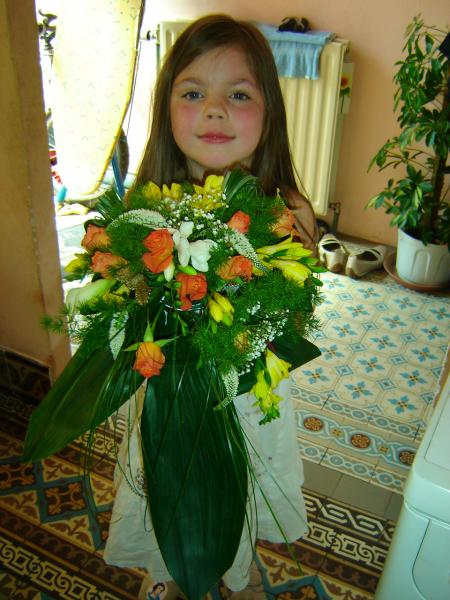 shannen avec le bouquet de mari� que j'ai attrap�