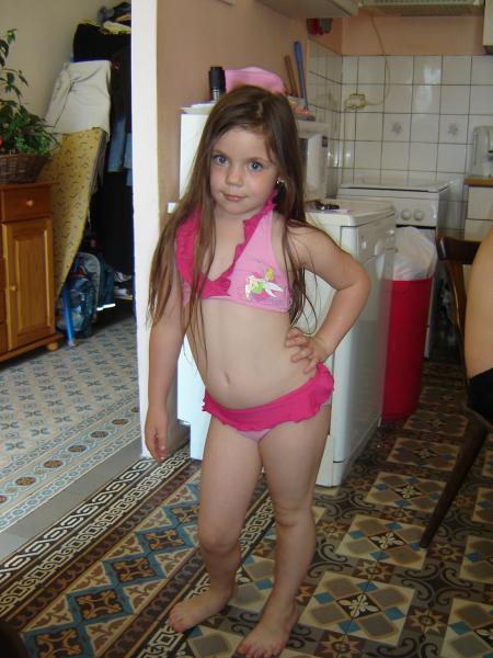 ma puce dans son nouveau bikini