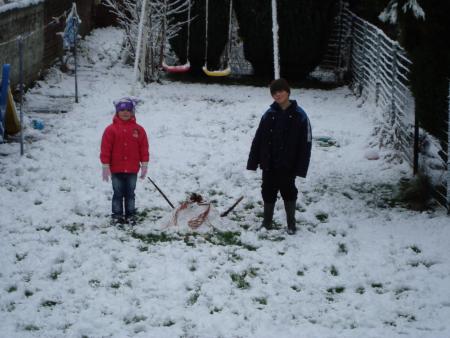 les enfants et le gigantesque bonhomme de neige mdr